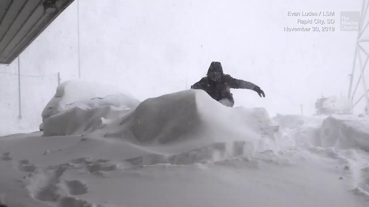 50 MPH Winds + 5 Feet Drifts = Not Much Fun Videos from The Weather