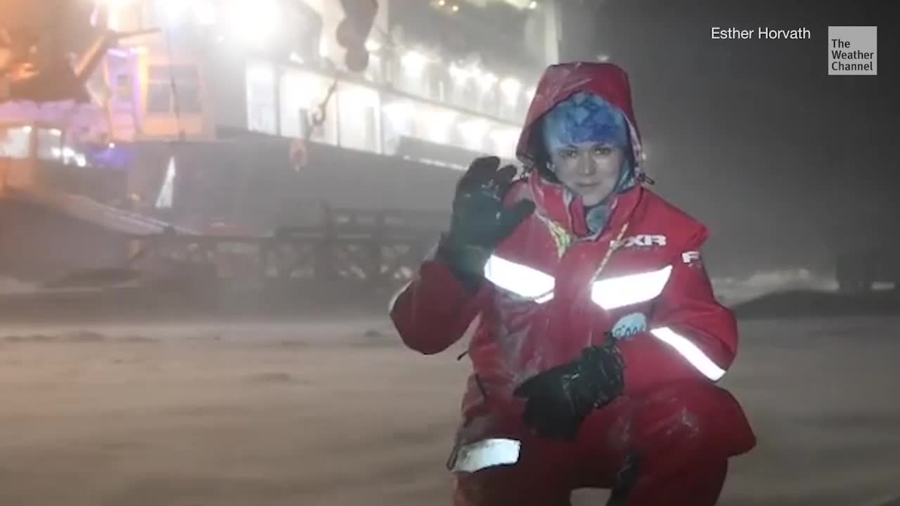 Capturing the Scientific Beauty of the Arctic Winter with the MOSAiC Expedition