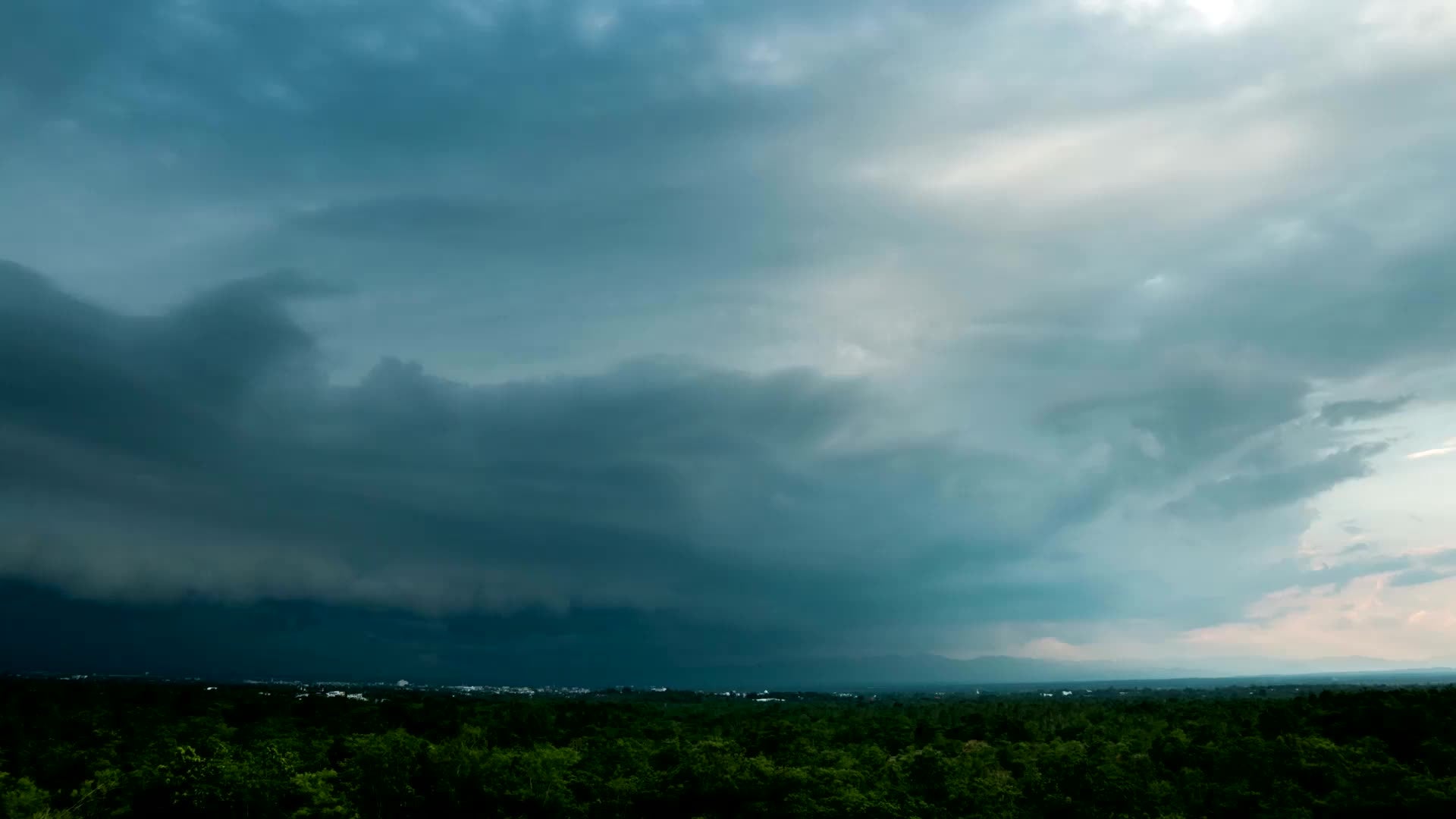 Allergies and Asthma Could Worsen During Thunderstorms Allergies and Asthma Could Worsen During Thunderstorms