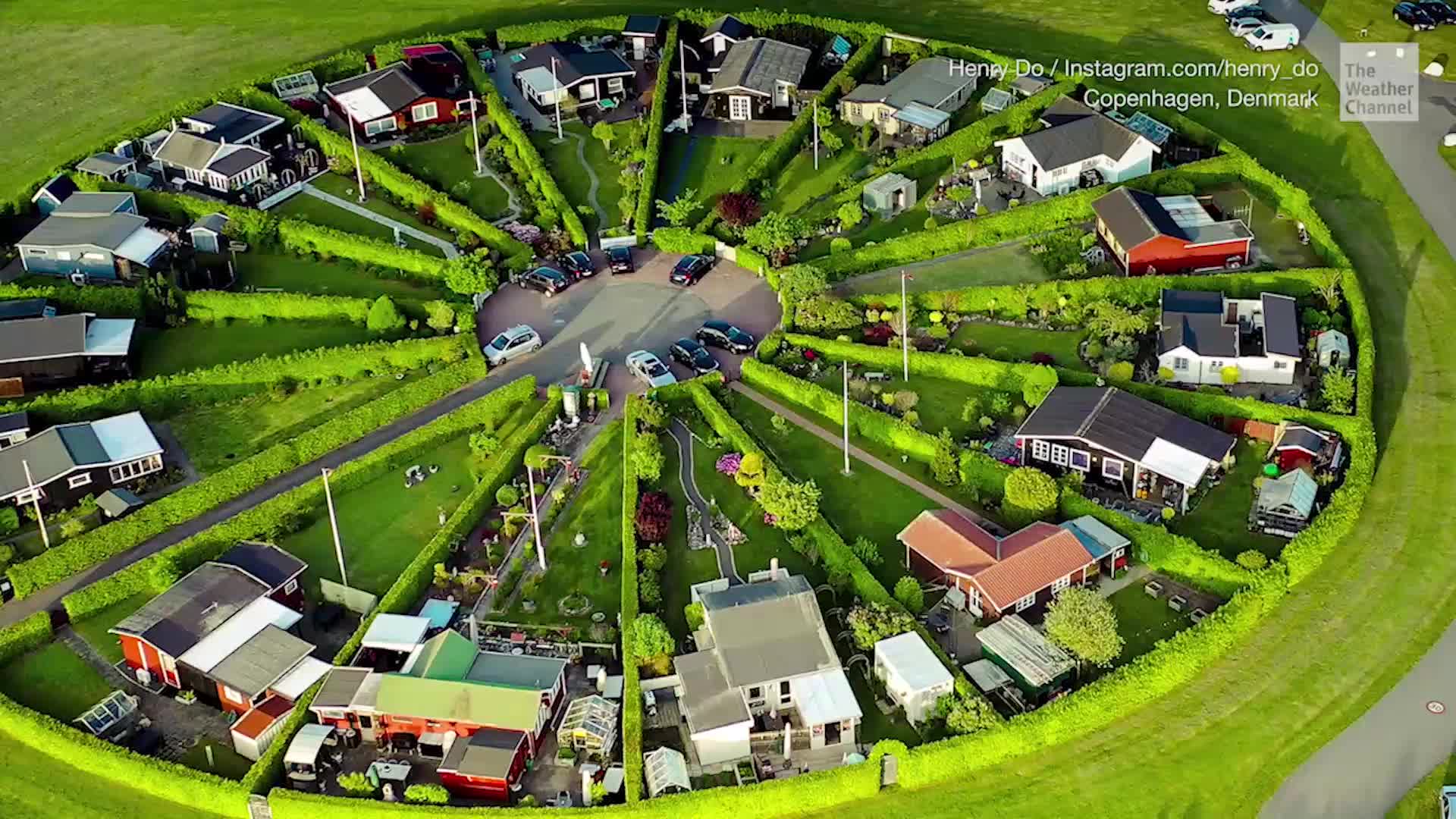 Gartenanlage erinnert an Science Fiction Videos from The Weather Channel