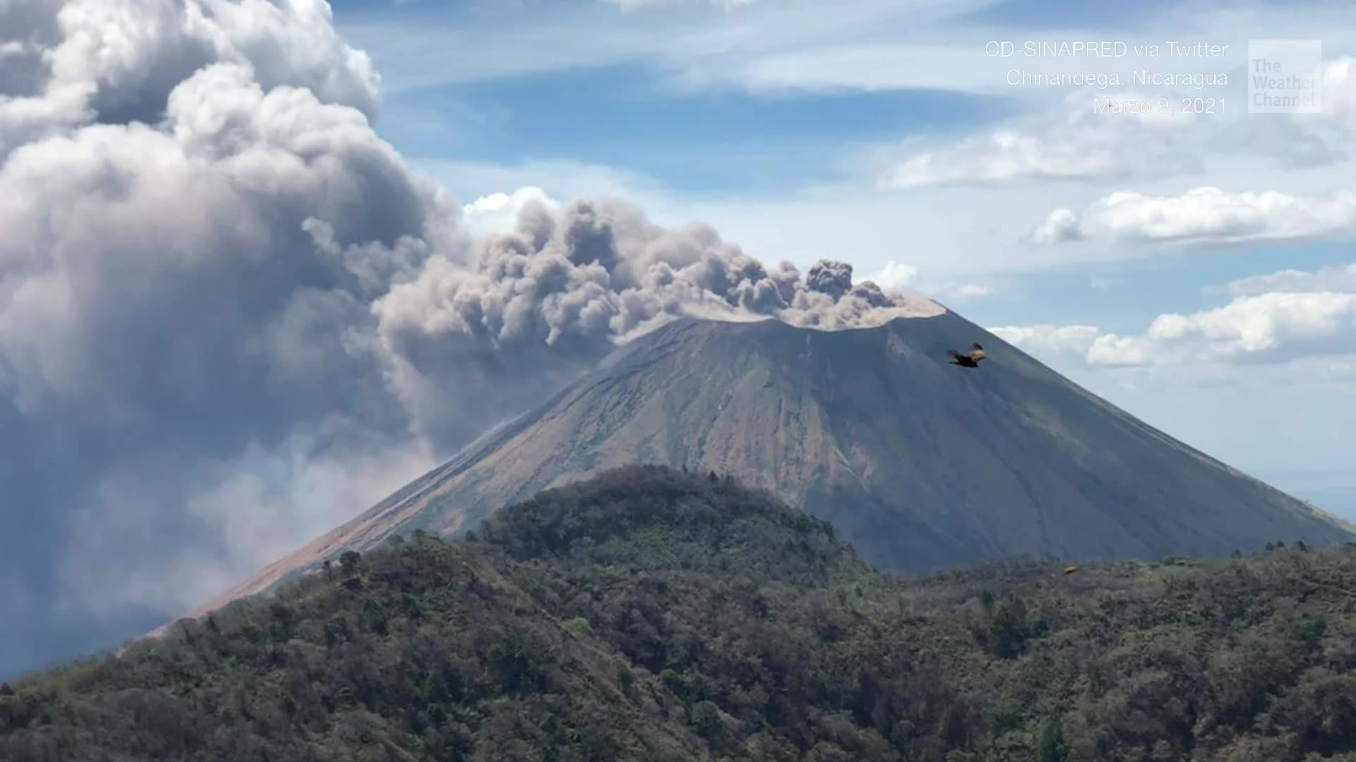 Volcán San Cristóbal hace erupción en Nicaragua - Videos de The Weather ...