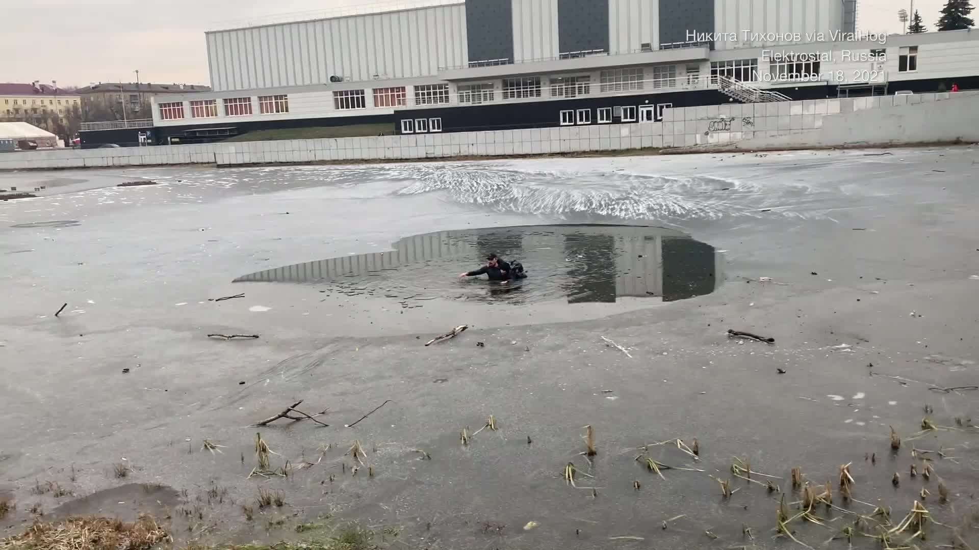 Moscow Mystery Man Rescues Child who Fell Through Ice