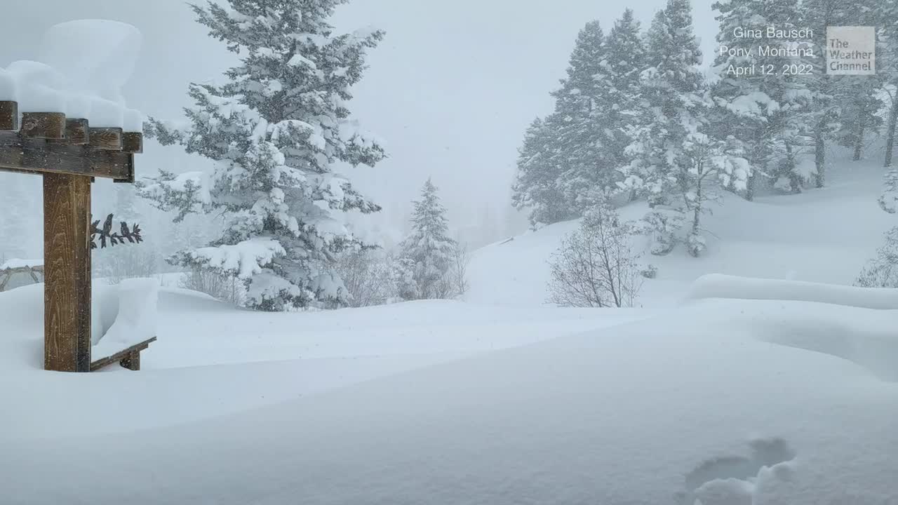 Insane Snow Drifts Pile up in Northern Plains Videos from The Weather