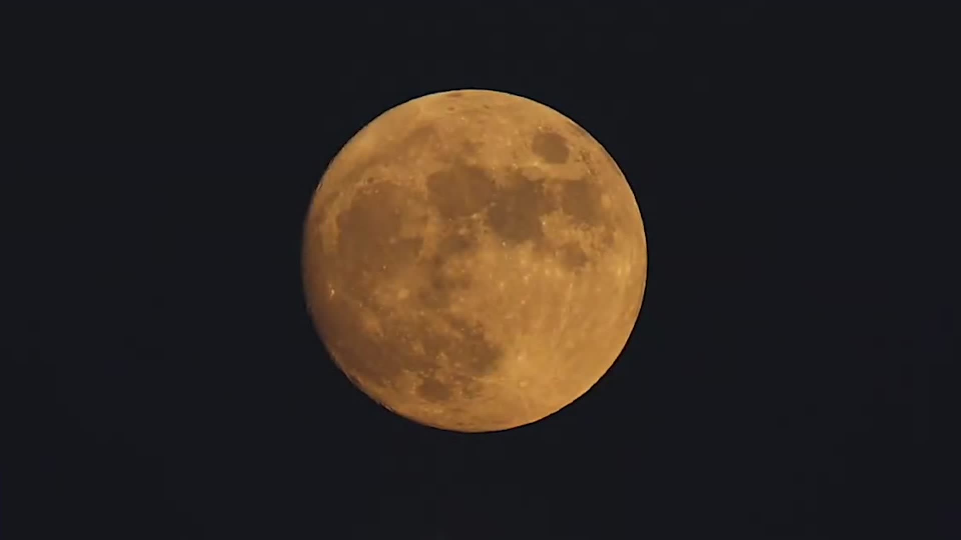 SpaceX Rocket Sails Past Hunter&rsquo;s Moon