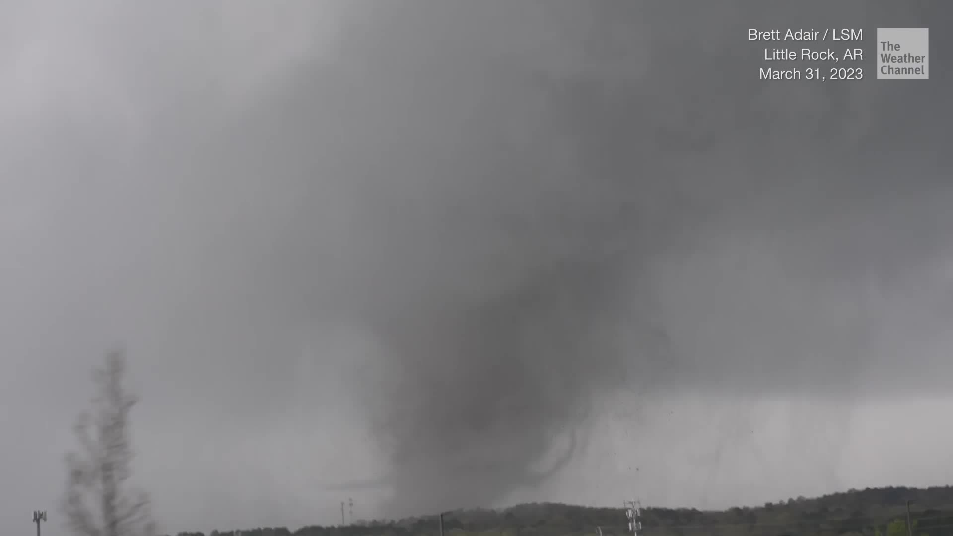 Poderoso tornado azota Little Rock, Arkansas Videos de The Weather