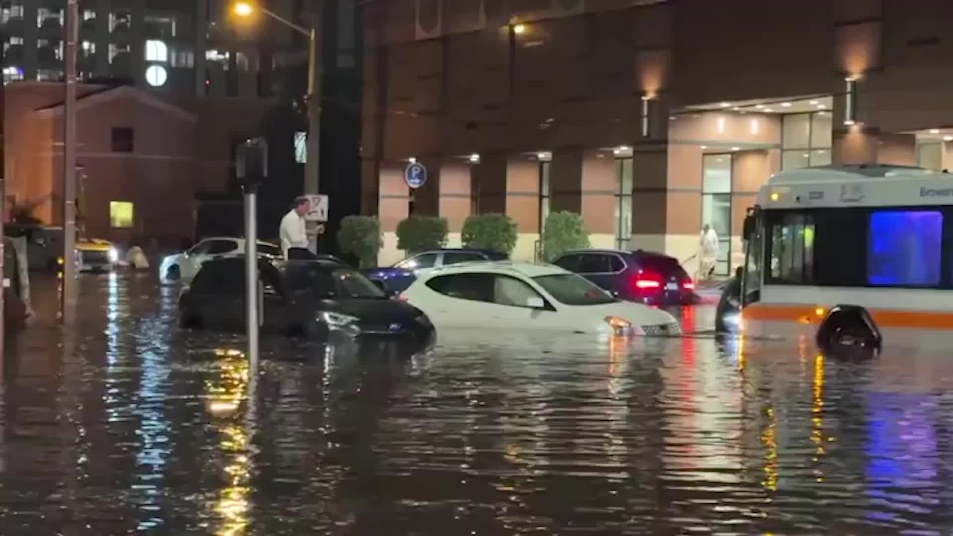 Inundaciones repentinas en Fort Lauderdale Videos de The Weather Channel