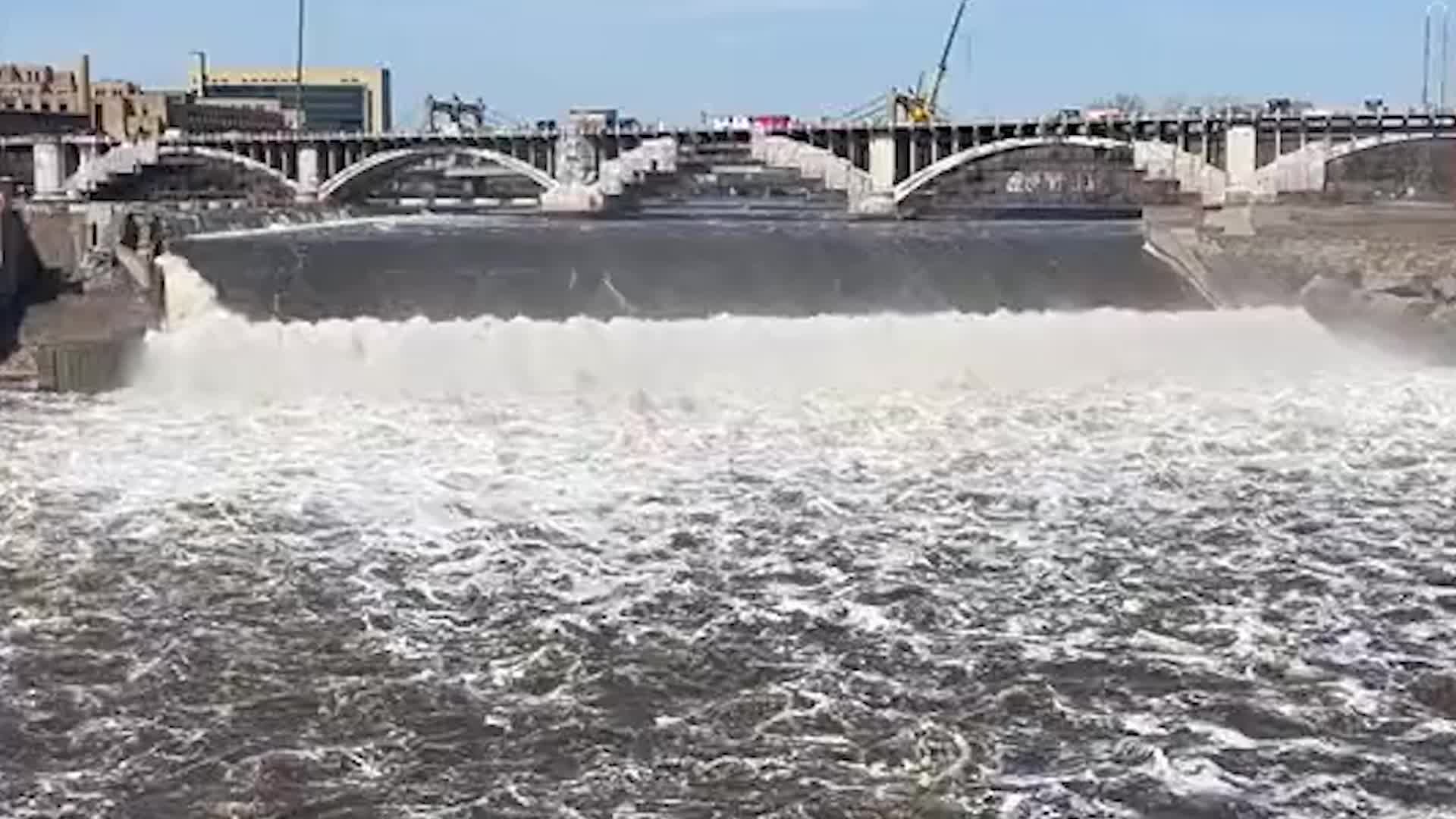 Ice Dam Bursts During Flooding - Videos from The Weather Channel