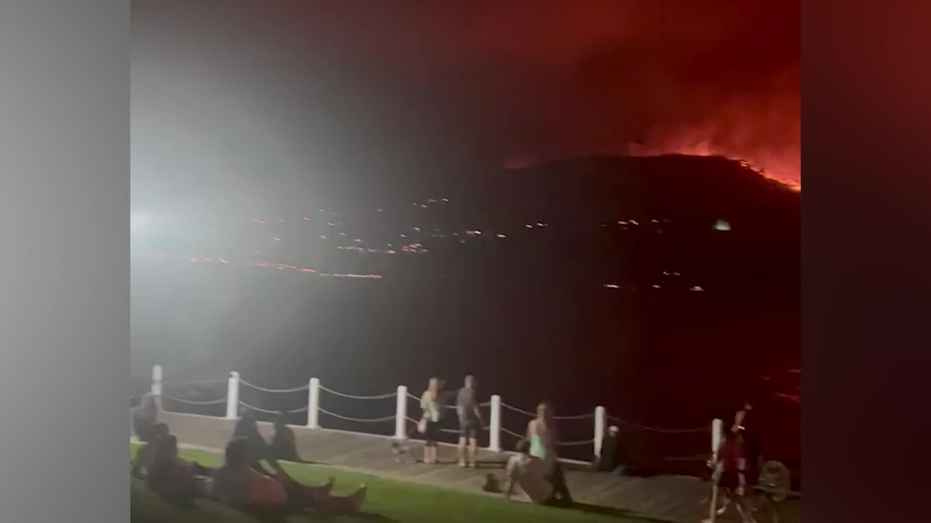Thousands Escape ‘Out Of Control’ Fire In Kelowna B.C. - Videos from ...