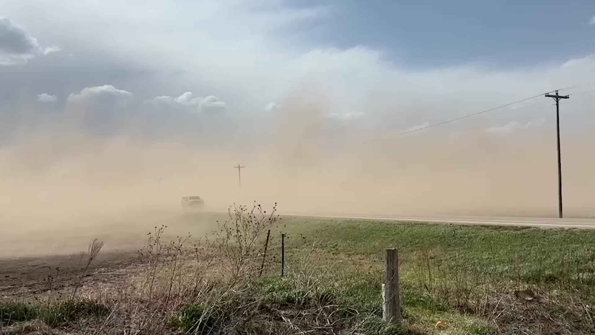 Dust Storm Swallows Cars In Kansas - Videos from The Weather Channel