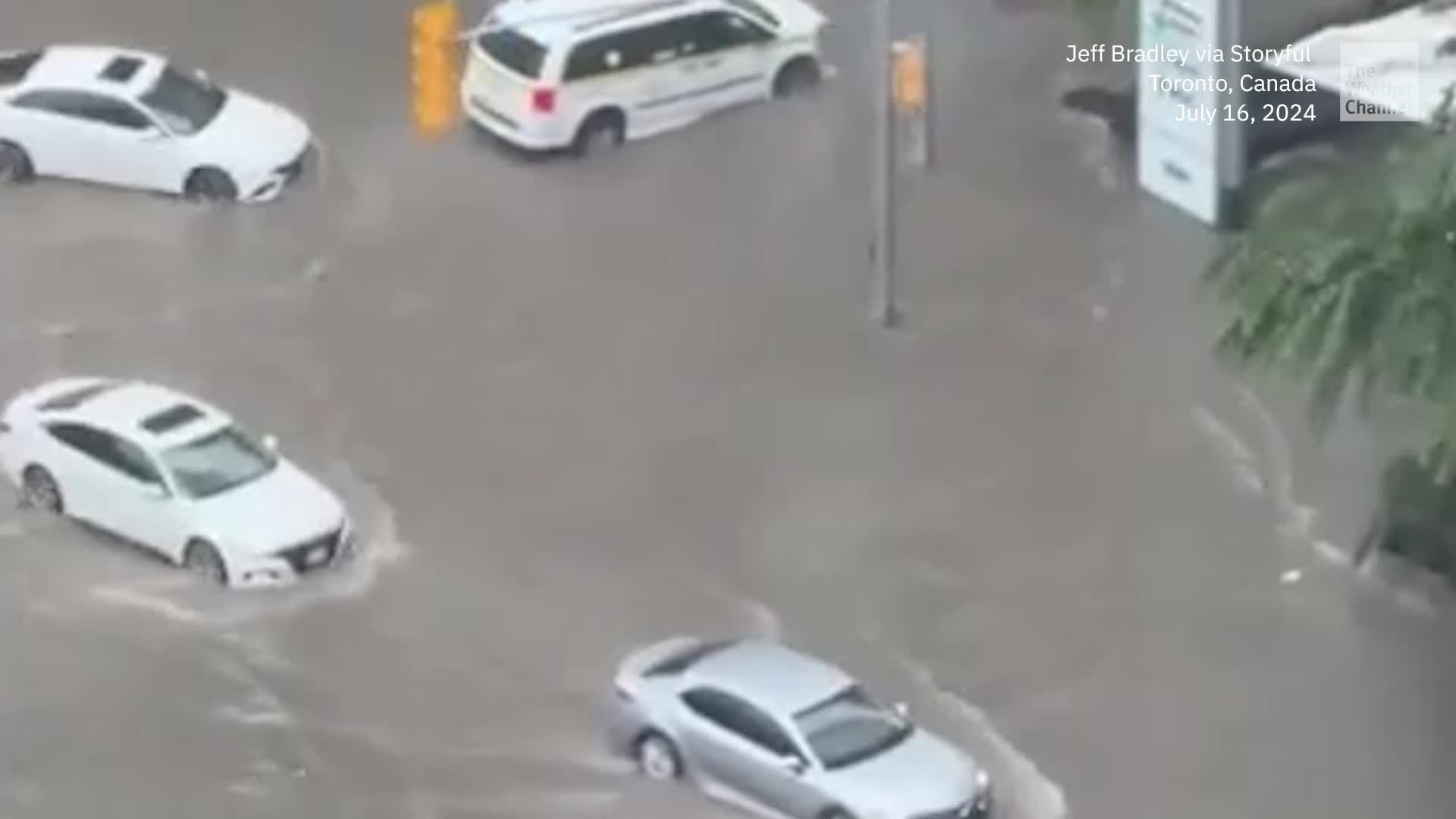 Cars Stranded In Toronto Flooding - Videos from The Weather Channel