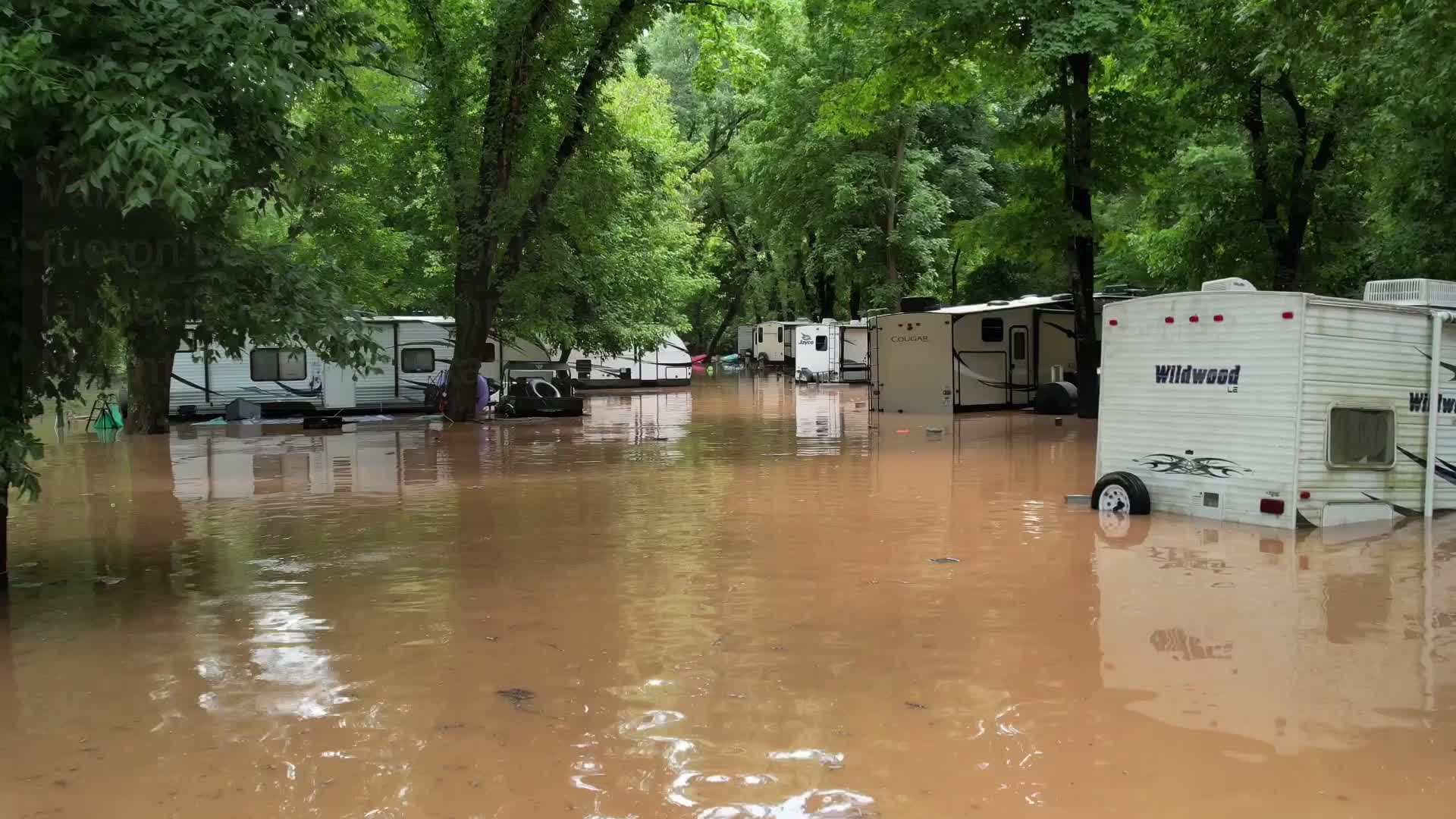 Imágenes aéreas muestran importantes inundaciones en Arkansas Videos