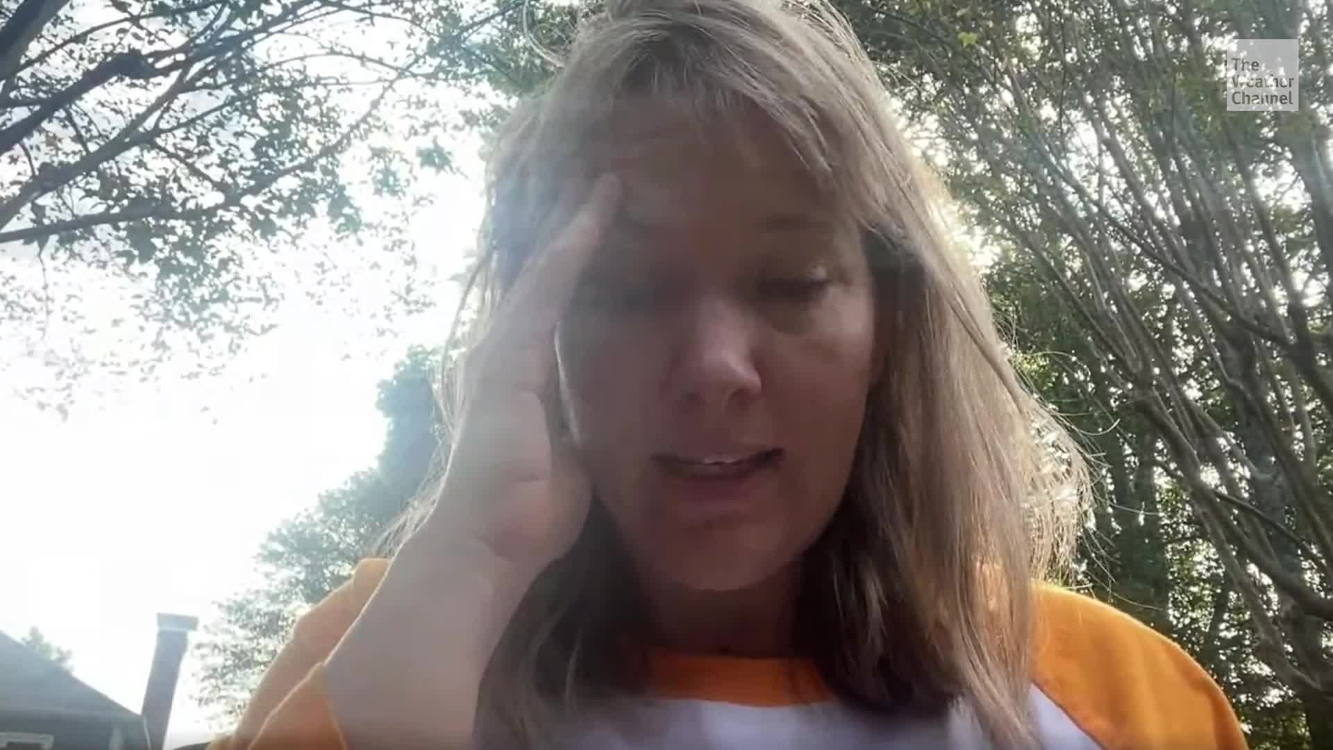 we-have-to-climb-dramatic-evacuation-from-flood-videos-from-the