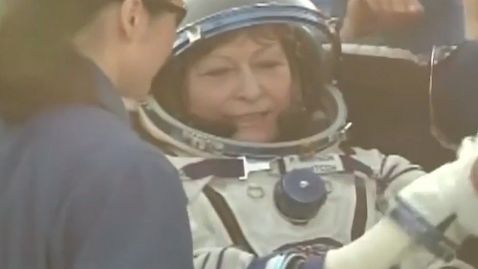 Record Breaking American Astronaut Returns