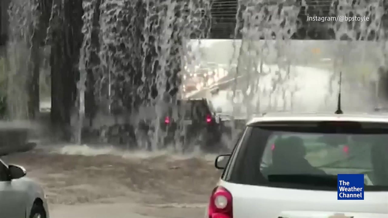 Heavy Rains in Buffalo Snarl Traffic