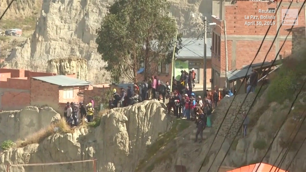 Deslizamiento del terreno tumba 64 casas en Bolivia Videos de The Weather Channel