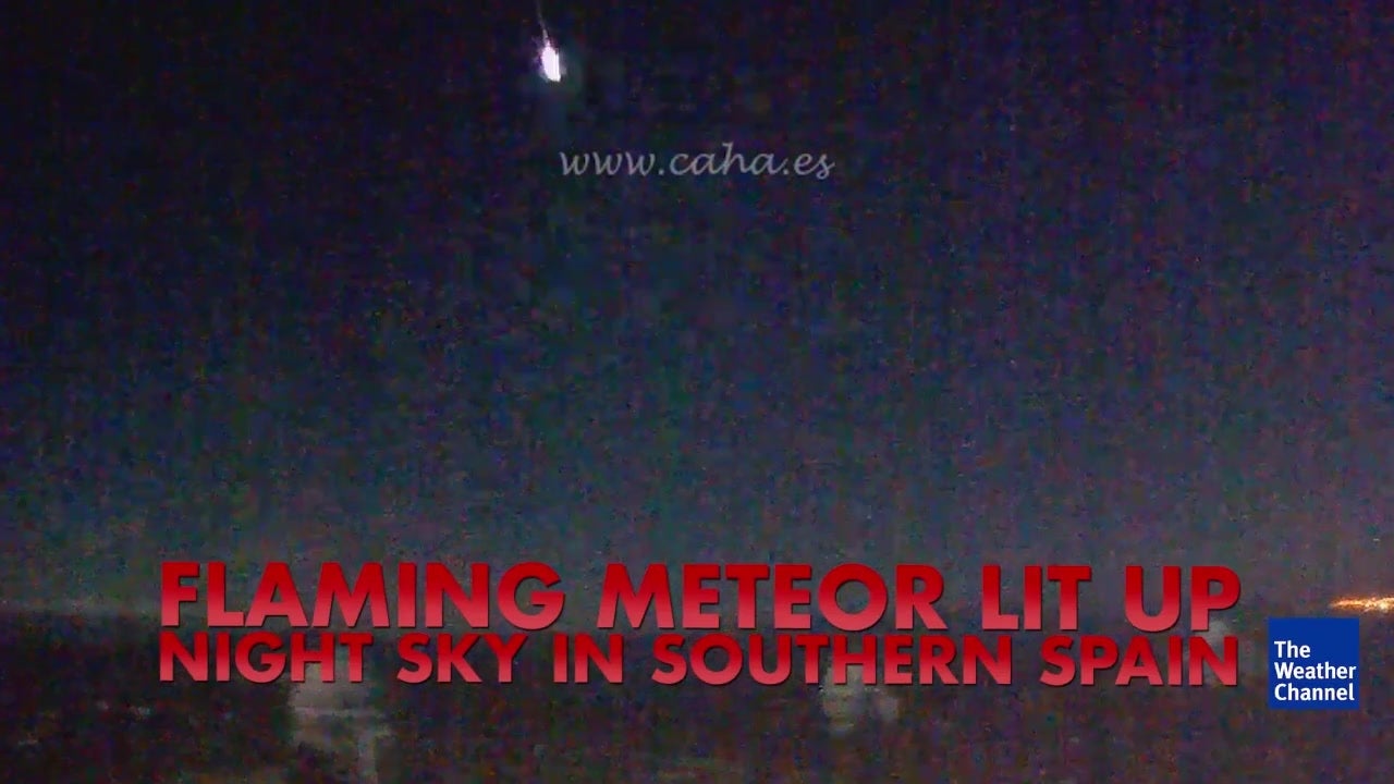 Flaming Meteor Lights Up Night Sky