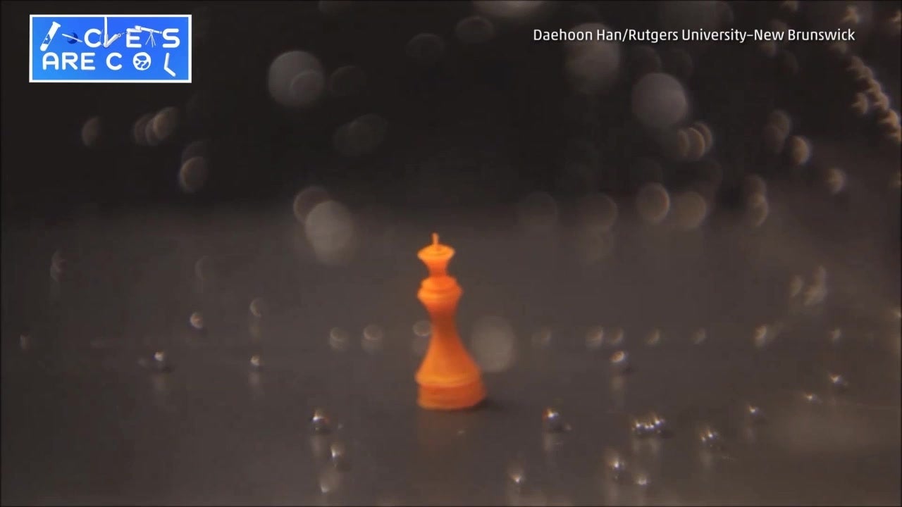 Smart Chess Piece Reacts to Temperature