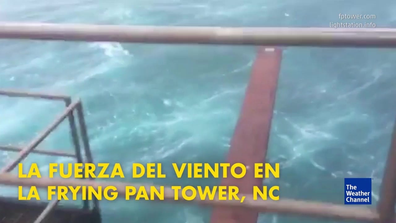 La fuerza del viento en la Frying Pan Tower, NC Videos de The Weather