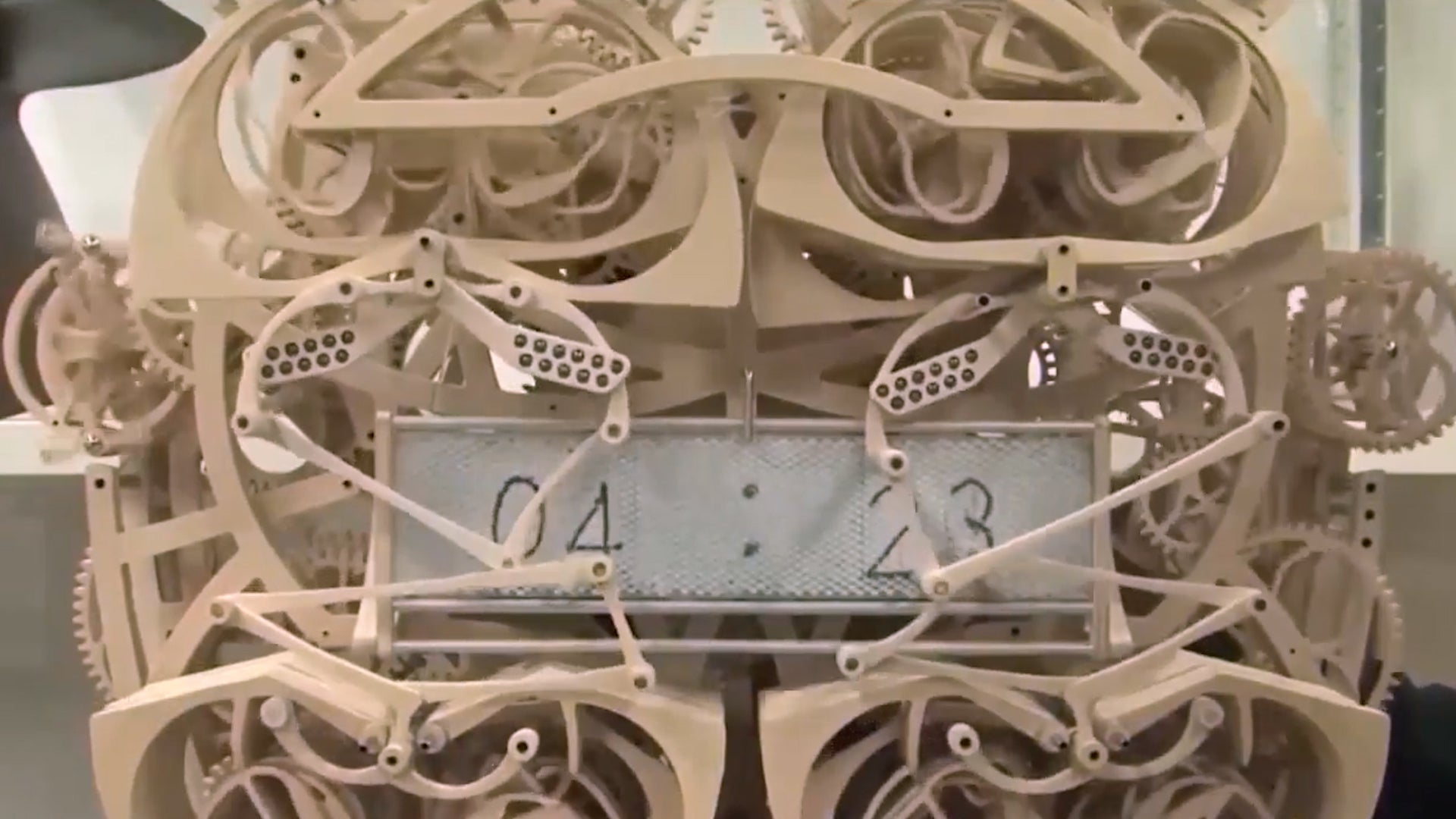 Japanese Student Designs Wooden Drawing Clock