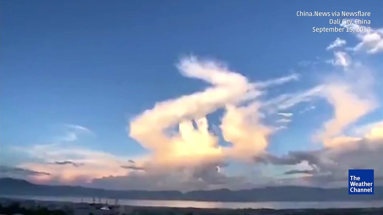 un dragon dans le ciel chinois videos from the weather channel weather com