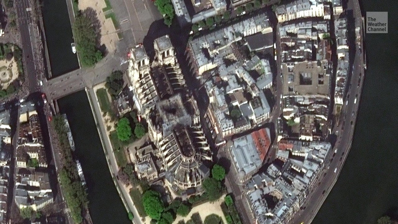 Satélite muestra a Notre Dame tras el incendio Videos de The Weather